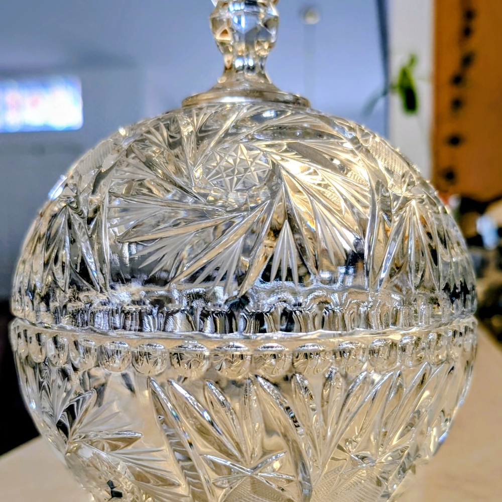 Elegant Crystal Decorative Bowl - Picture 3 of 14